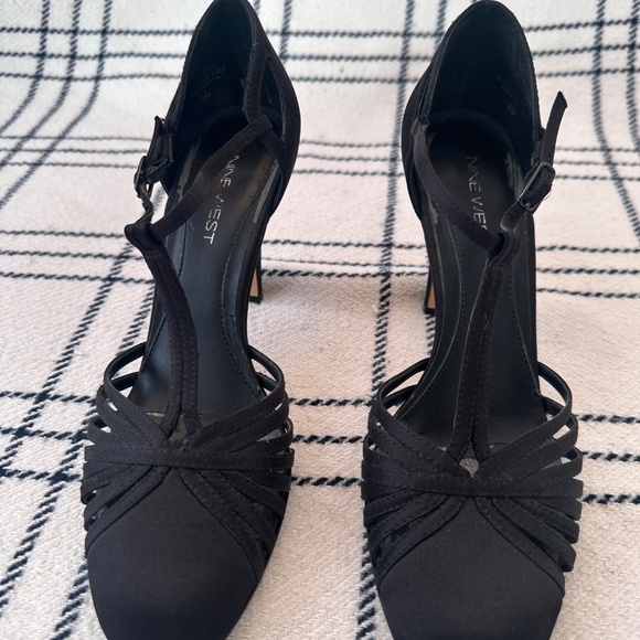 Nine West Black Satin Heels - size 8 - Picture 4 of 5